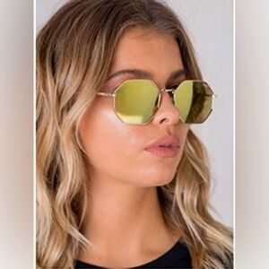 Quay EUC Sunglasses, Gold, with cover bag